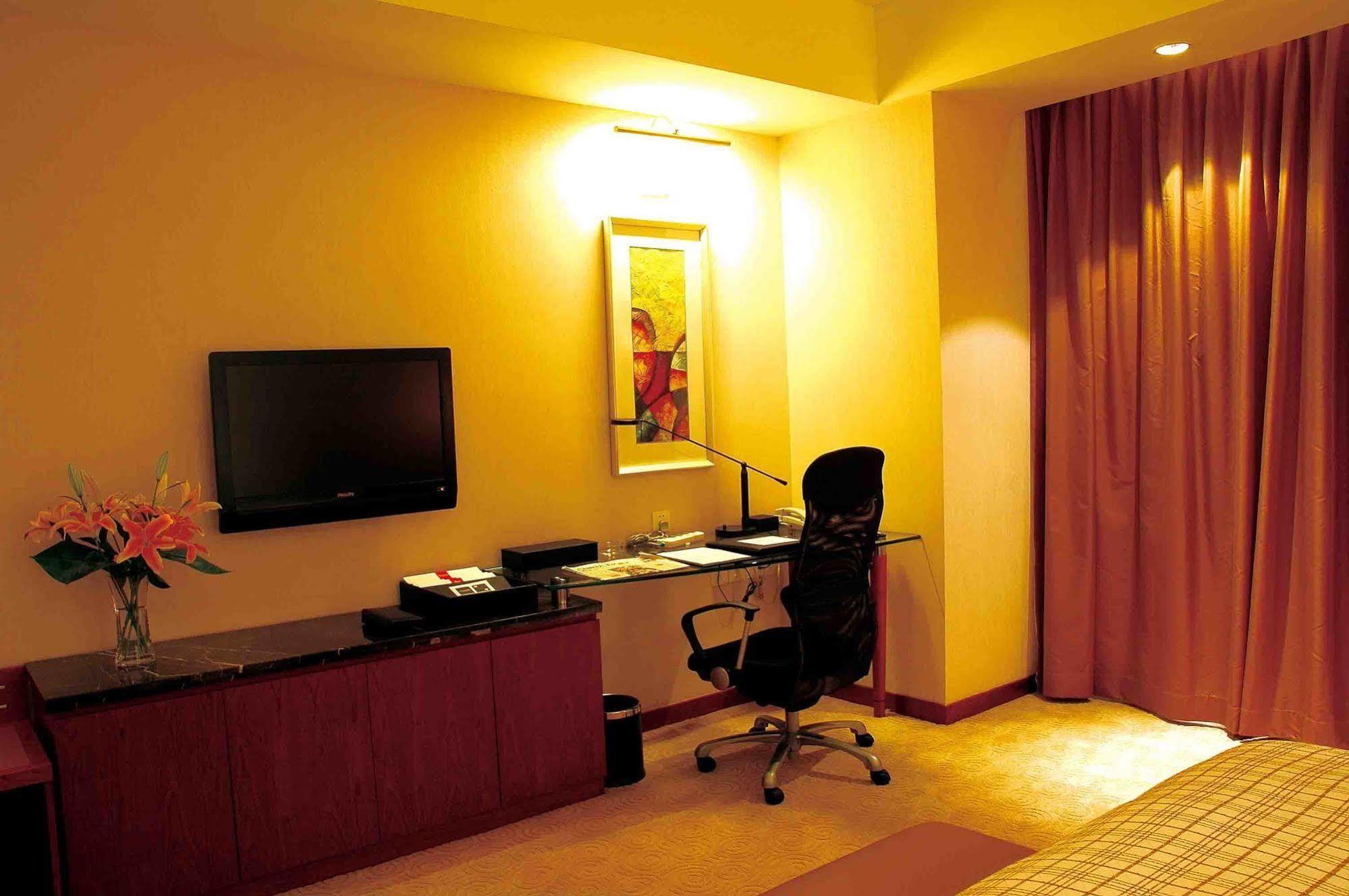 Merryland Traders Hotel Changshu Buitenkant foto